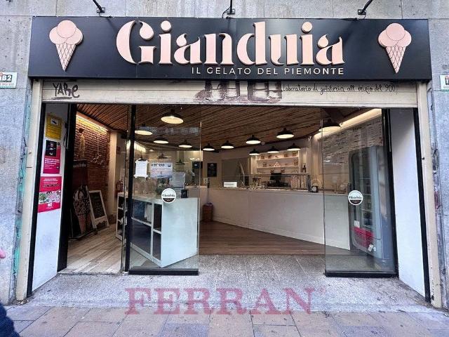 Local comercial en alquiler en calle D'astúries, Barcelona, de 140 m² por 2.500