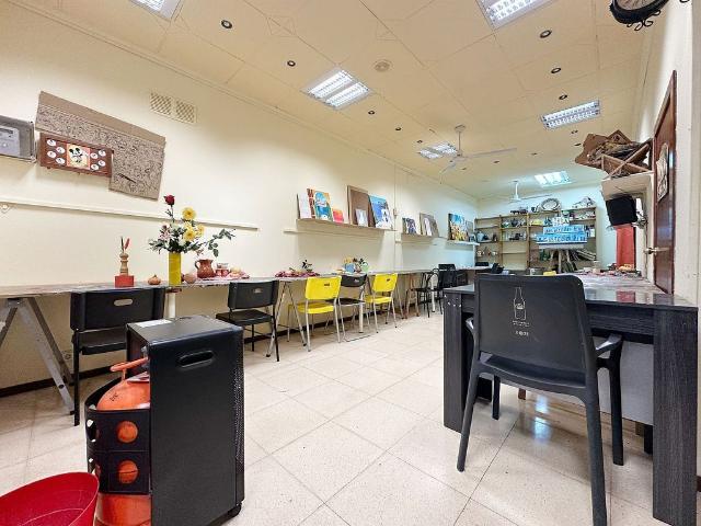 Local comercial en alquiler en calle D'eusebi Güell, Sant Boi de Llobregat, de 70 m² 2 habitaciones por 1.000