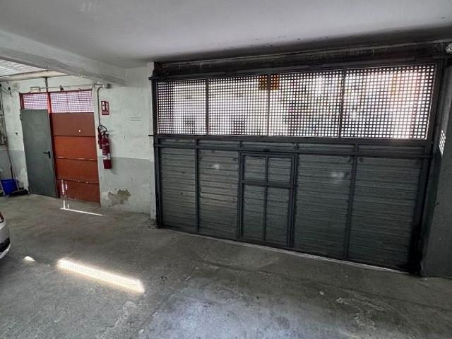 Local comercial en alquiler en calle D'europa, Badalona, de 250 m² 1 habitación por 1.500
