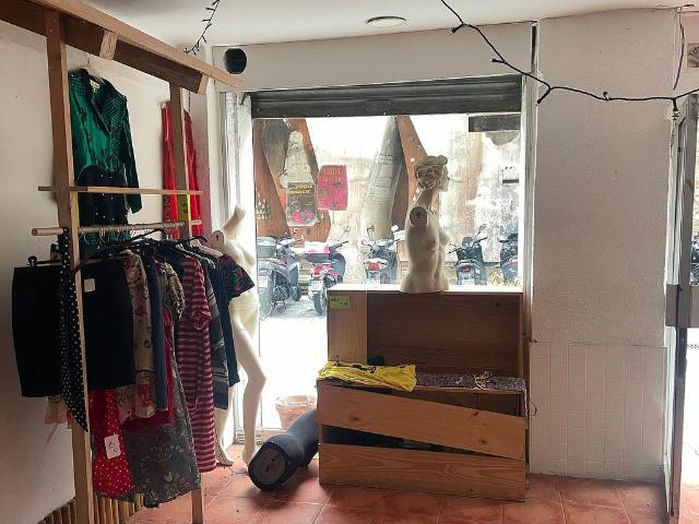 Local comercial en alquiler en calle De Colomines, Barcelona, de 27 m² 1 habitación por 1.350