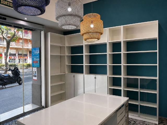 Local comercial en alquiler en calle De Còrsega, Barcelona, de 168 m² 6 habitaciones por 2.100