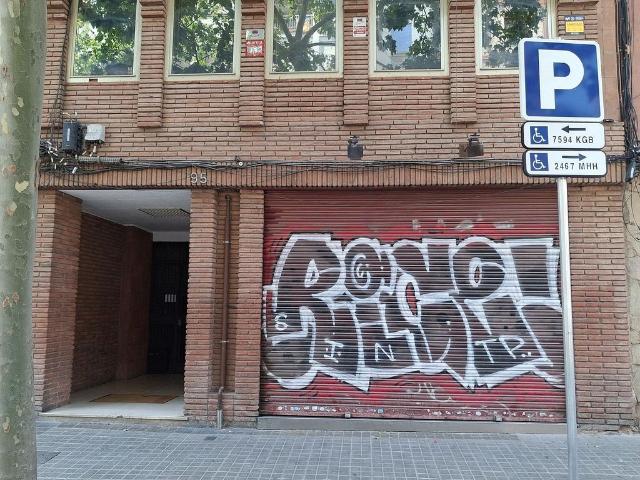 Local comercial en alquiler en calle De Còrsega, Barcelona, de 220 m² por 1.400