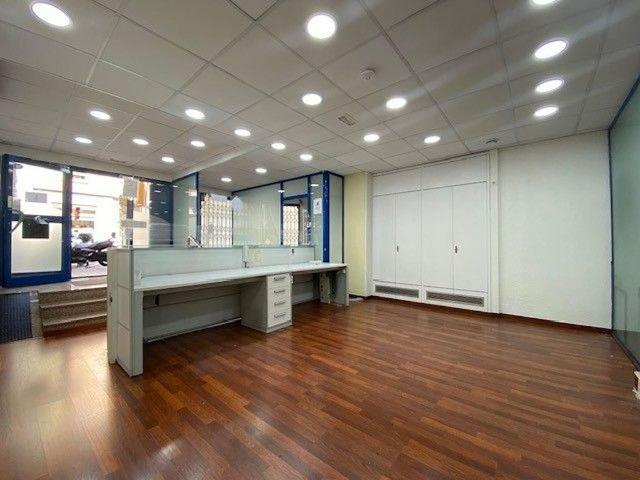 Local comercial en alquiler en calle De Còrsega, Barcelona, de 94 m² 6 habitaciones por 1.750