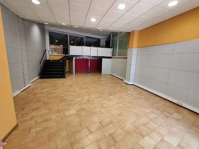 Local comercial en alquiler en calle De Catalunya, Roca del Vallès, la, de 150 m² 7 habitaciones por 1.100