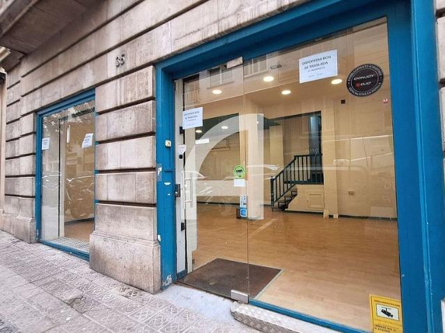 Local comercial en alquiler en calle De Calvet, Barcelona, de 90 m² 3 habitaciones por 1.900