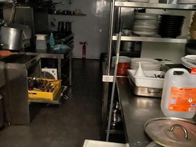 Local comercial en alquiler en calle De Casanova, Barcelona, de 140 m² 1 habitación por 3.600