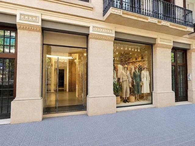 Local comercial en alquiler en calle De Casanova, Barcelona, de 172 m² 2 habitaciones por 3.100