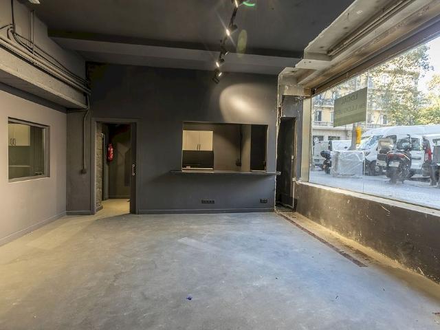 Local comercial en alquiler en calle De Casanova, Barcelona, de 109 m² 1 habitación por 2.200