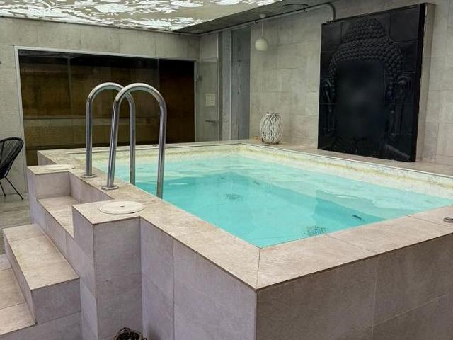 Local comercial en alquiler en calle De Casanova, Barcelona, de 260 m² 15 habitaciones por 2.800