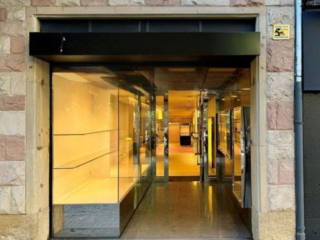 Local comercial en alquiler en calle De Bori i Fontestà, Barcelona, de 181 m² por 3.910