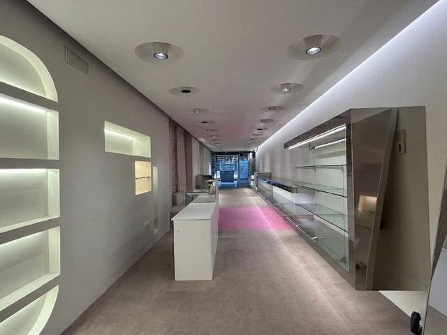 Local comercial en alquiler en calle De Bori i Fontestà, Barcelona, de 190 m² por 3.910