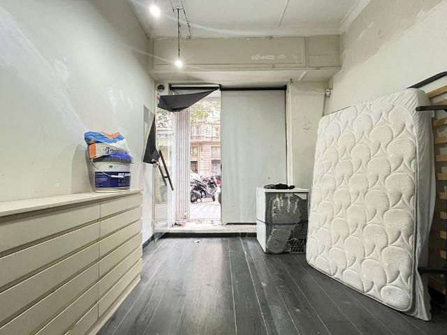 Local comercial en alquiler en calle De Balmes, Barcelona, de 80 m² por 1.100
