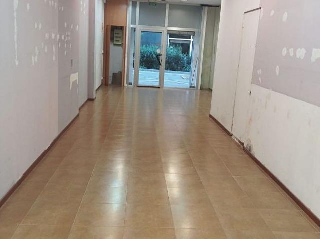 Local comercial en alquiler en calle De Benavent, Barcelona, de 70 m² por 980