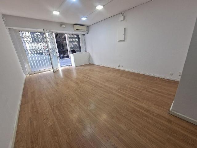 Local comercial en alquiler en calle De Benet Mercadé, Barcelona, de 35 m² 1 habitación por 700