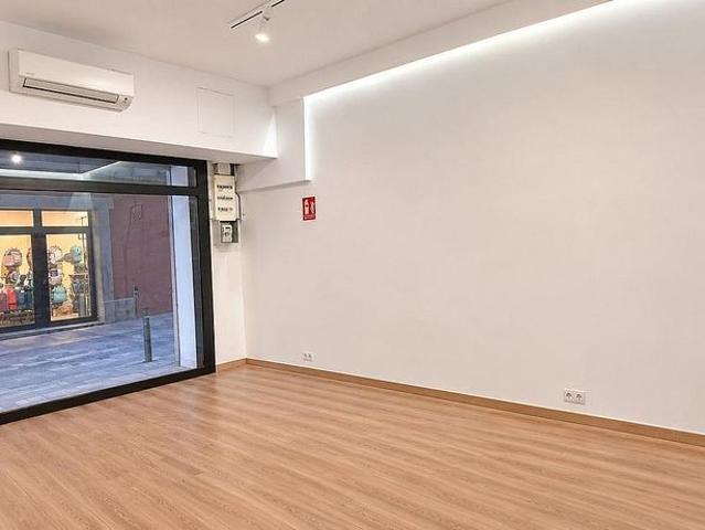 Local comercial en alquiler en calle De Berga, Barcelona, de 45 m² por 1.000