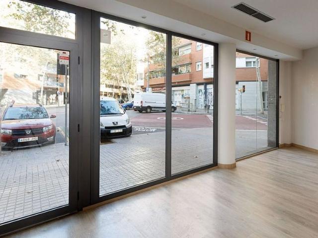 Local comercial en alquiler en calle De Bilbao, Barcelona, de 93 m² 2 habitaciones por 1.200