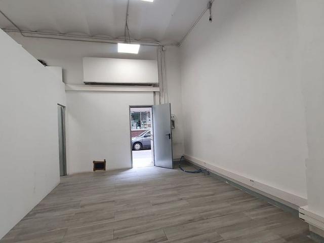Local comercial en alquiler en calle De Gomis, Barcelona, de 45 m² por 650 €