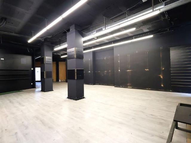Local comercial en alquiler en calle De Galileu, Terrassa, de 170 m² por 1.850