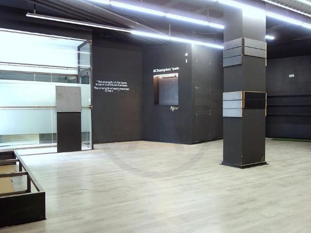 Local comercial en alquiler en calle De Galileu, Terrassa, de 173 m² por 1.850