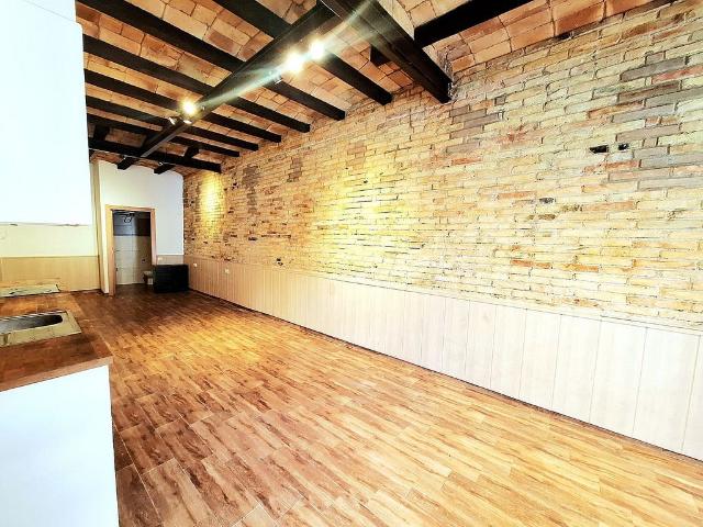 Local comercial en alquiler en calle De Galileu, Barcelona, de 67 m² 1 habitación por 800