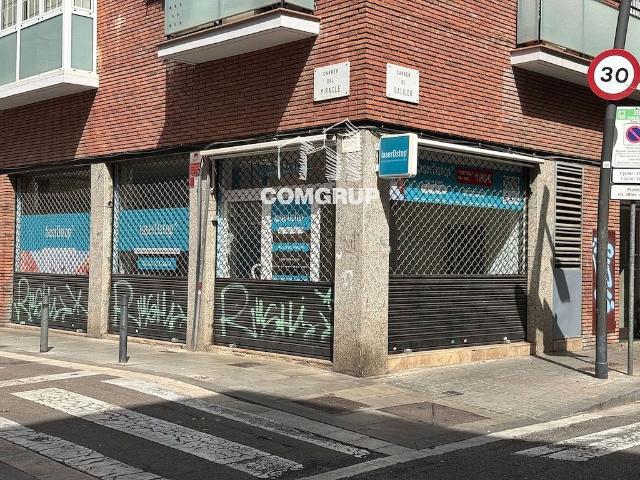 Local comercial en alquiler en calle De Galileu, Barcelona, de 68 m² 3 habitaciones por 1.000