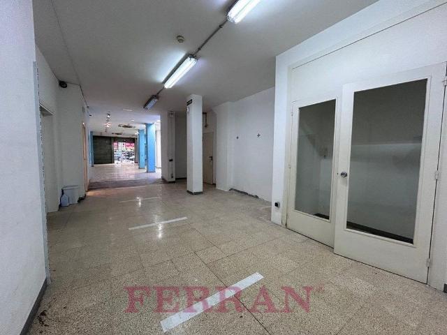 Local comercial en alquiler en calle De Girona, Barcelona, de 371 m² por 4.250