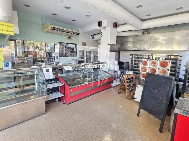 Local comercial en alquiler en calle De Guifré, Badalona, de 85 m² 3 habitaciones por 1.741