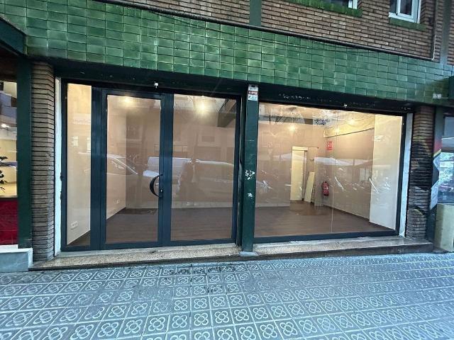 Local comercial en alquiler en calle De Guitard, Barcelona, de 38 m² 2 habitaciones por 540