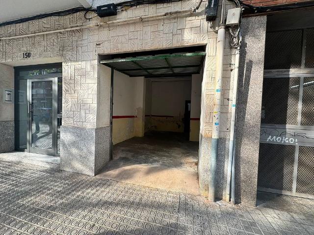 Local comercial en alquiler en calle De Felip II, Barcelona, de 21 m² por 500