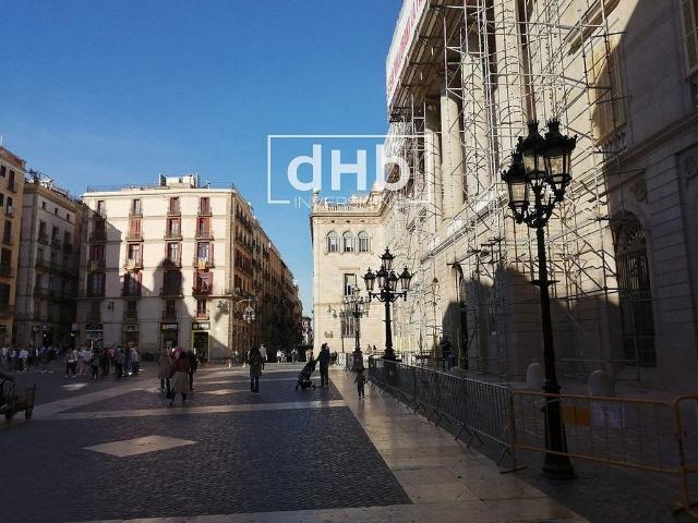Local comercial en alquiler en calle De Ferran, Barcelona, de 120 m² por 6.000