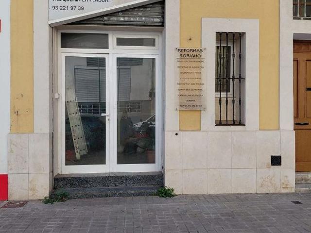 Local comercial en alquiler en calle De Fluvià, Barcelona, de 138 m² 4 habitaciones por 1.200