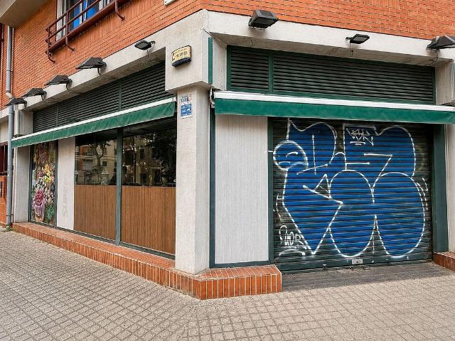 Local comercial en alquiler en calle De Fluvià, Barcelona, de 231 m² 3 habitaciones por 1.450