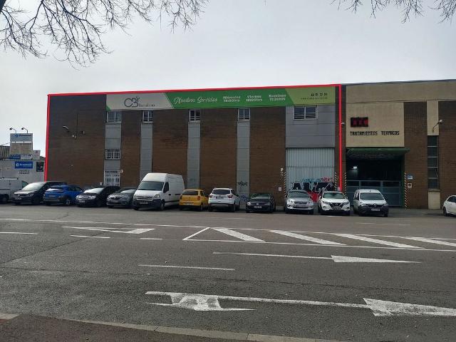 Local comercial en alquiler en calle De Fra Juníper Serra, Barcelona, de 673 m² por 4.500