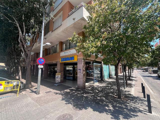 Local comercial en alquiler en calle De Francesc Macià, Salt, de 287 m² 3 habitaciones por 3.200