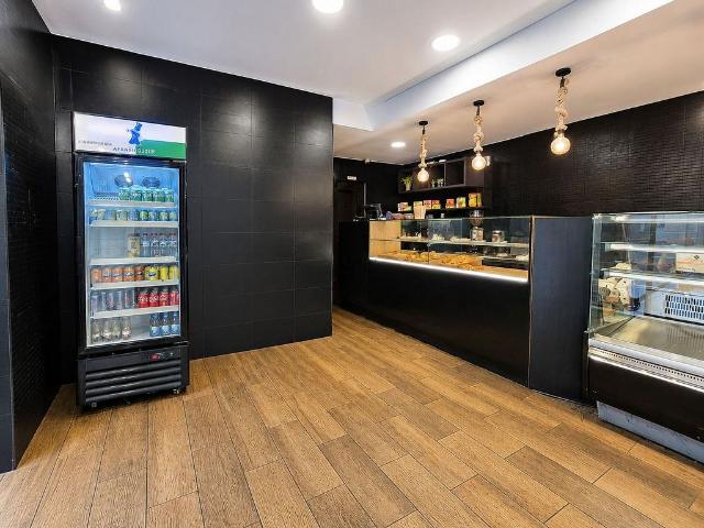 Local comercial en alquiler en calle De Joaquín Costa, Barcelona, de 50 m² 2 habitaciones por 1.100
