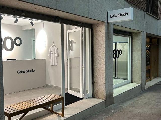 Local comercial en alquiler en calle De Jules Verne, Barcelona, de 65 m² 3 habitaciones por 700