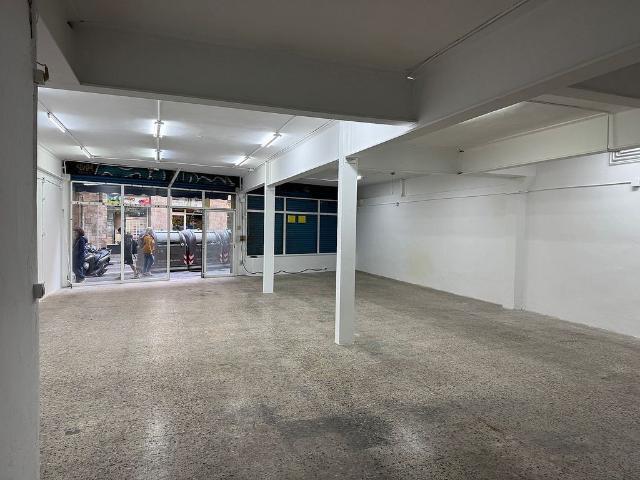 Local comercial en alquiler en calle De L'olivera, Barcelona, de 152 m² 1 habitación por 1.750