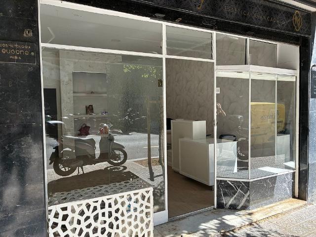Local comercial en alquiler en calle De Loreto, Barcelona, de 38 m² 3 habitaciones por 750