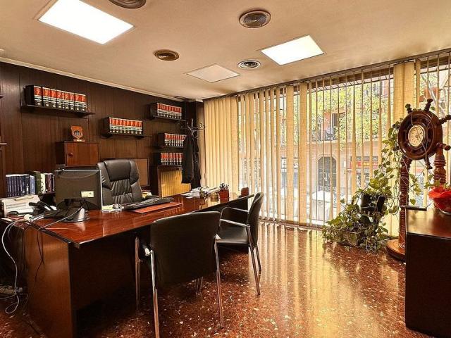 Local comercial en alquiler en calle De Los Castillejos, Barcelona, de 119 m² 5 habitaciones por 1.500