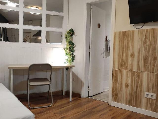 Local comercial en alquiler en calle De la Conca de Tremp, Barcelona, de 36 m² 1 habitación por 850