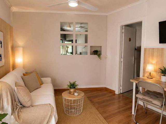 Local comercial en alquiler en calle De la Conca de Tremp, Barcelona, de 36 m² 2 habitaciones por 1.025