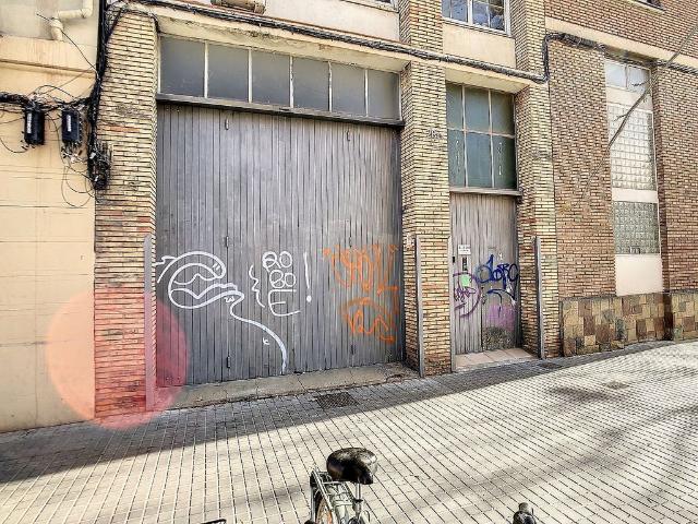Local comercial en alquiler en calle De la Ciutat de Granada, Barcelona, de 200 m² 1 habitación por 2.000