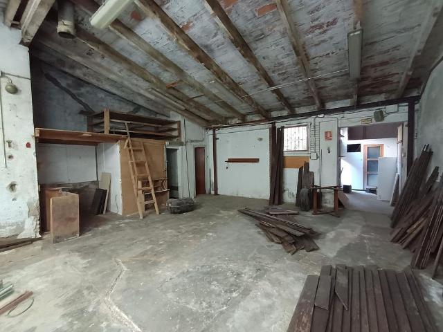 Local comercial en alquiler en calle De la Creu, Hospitalet de Llobregat, L´, de 155 m² 5 habitaciones por 1.000