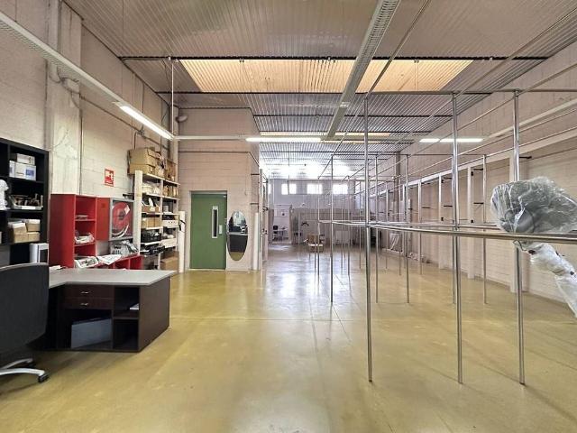 Local comercial en alquiler en calle De la Gran Bretanya, Badalona, de 340 m² por 2.700