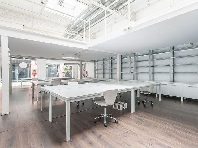 Local comercial en alquiler en calle De la Diputació, Barcelona, de 175 m² por 2.800