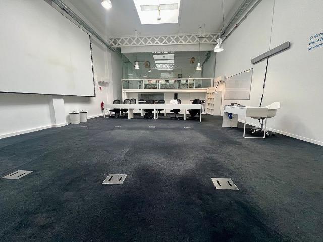 Local comercial en alquiler en calle De la Diputació, Barcelona, de 180 m² 5 habitaciones por 3.300