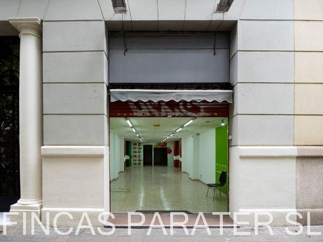 Local comercial en alquiler en calle De la Diputació, Barcelona, de 180 m² 3 habitaciones por 2.500
