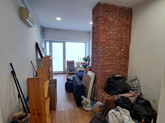 Local comercial en alquiler en calle De la Independència, Barcelona, de 78 m² 2 habitaciones por 1.350