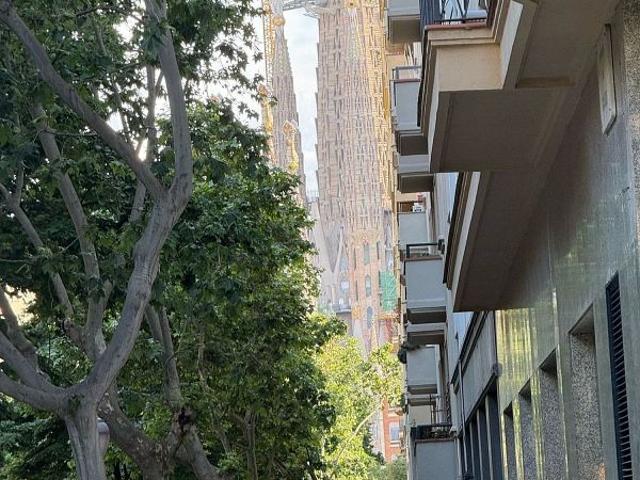 Local comercial en alquiler en calle De la Indústria, Barcelona, de 45 m² 1 habitación por 1.300