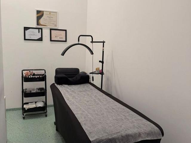 Local comercial en alquiler en calle De la Indústria, Barcelona, de 11 m² 1 habitación por 400